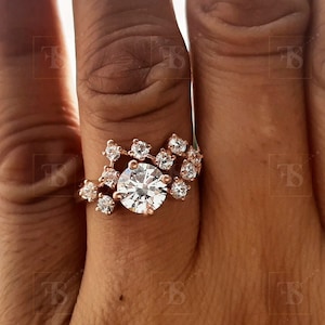 Anel de cluster de moissanita redondo, anel de diamante multipedra, anel de ouro rosa sólido 14K, anel de noivado de diamante cluster, anel de cluster exclusivo para mulheres