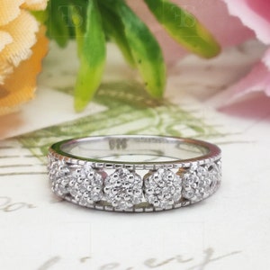 Fede nuziale Halo di ispirazione vintage per donna, fede nuziale con 5 diamanti taglio rotondo moissanite, fede nuziale impilabile Milgrain per lei, regalo di anniversario per lei