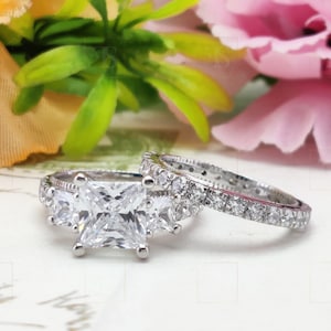 Three Stone Princess Wedding Ring Set, Simulant Diamond 3 Stone Princess Engagement Ring Set, Stackable Matching Silver Wedding Bands Women
