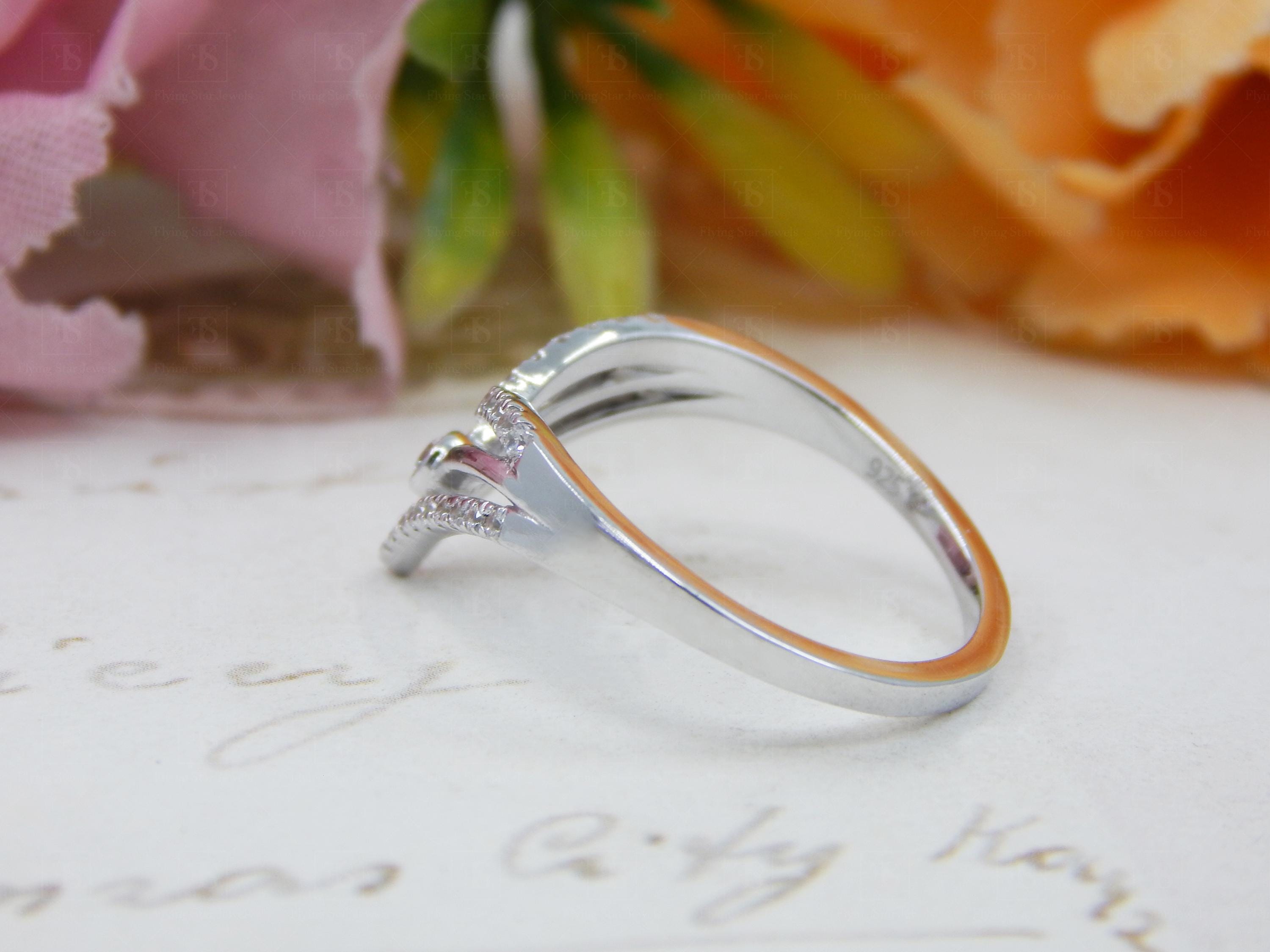Chevron Moissanite Wedding Ring, V Shaped Crown Ring  display picture 1