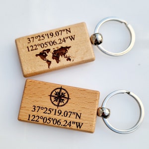 Wooden keychain, keychain, globetrotter, world travel, travel, compass, personalized keychain,