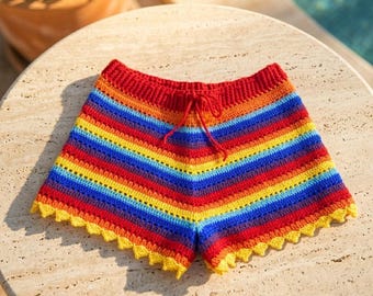 Pantaloncini all'uncinetto con stampa arcobaleno Pride, abbigliamento da festival a vita alta da donna LGBT, abbigliamento boho da spiaggia, pantaloncini hippie colorati