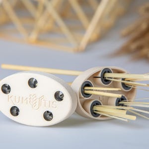 Straw Splitter with five different straw splitting sections, allowing the straw to be split into two, three, four, five or six parts.