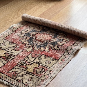 1x2 Small Vintage Rug,Handknotted Pastel Color Rug,Oushak Small Rug Kilim,Shaded Antique Rug,Vintage Doormat Rug,Decorative Hallway Kilim