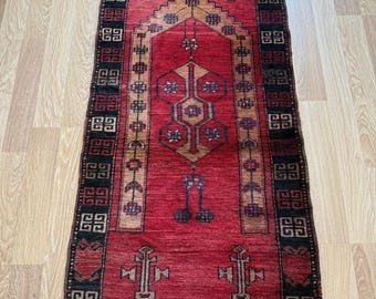 Vintage turkisk kelimmatta: Handvävd ull, röd och svart geometrisk, 2x4 bohemisk inredning