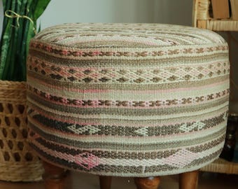 Puf Kilim Vintage Handmade, Poduszka podłogowa Boho, Puf z wełny tureckiej Tribal, Wystrój salonu w stylu etnicznym, Podnóżek Boho, Wystrój domu