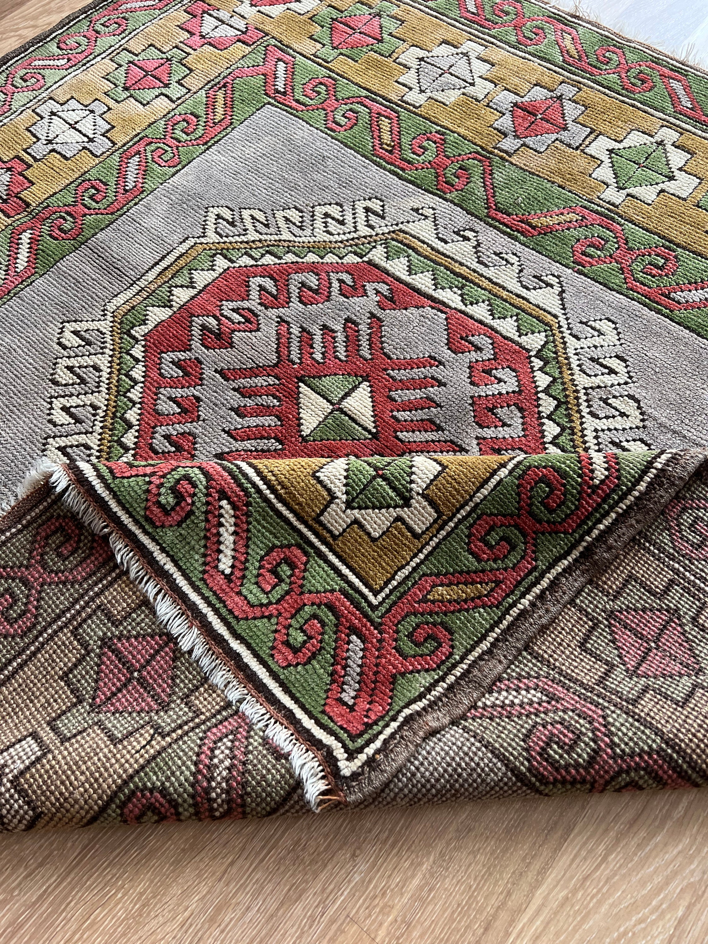 4x4 Green Bohemian Vintage Rug, Wedding Gift, Traditional Floor Rug ...