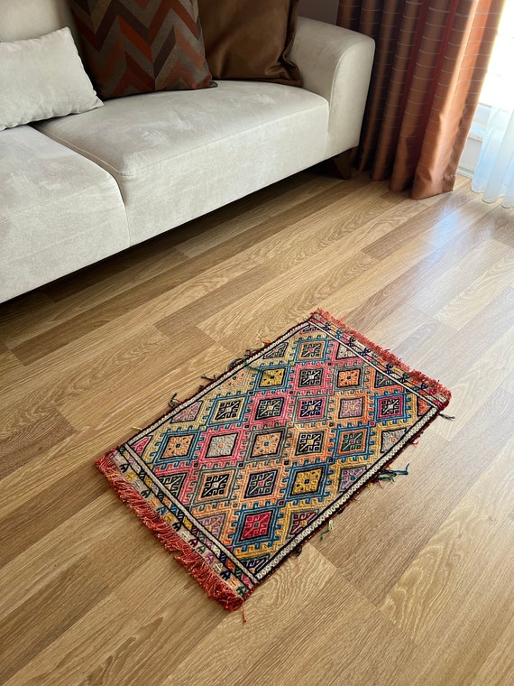 カラフルな幾何学模様キリムラグ キリム ラグ 独特な幾何学模様と