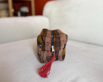 Handmade Kilim Bag, Turkish Vintage Carpet Purse, Boho Small Bag, Unique Handwoven Fashion Accessory, Authentic Decorative Purse, Home Gift