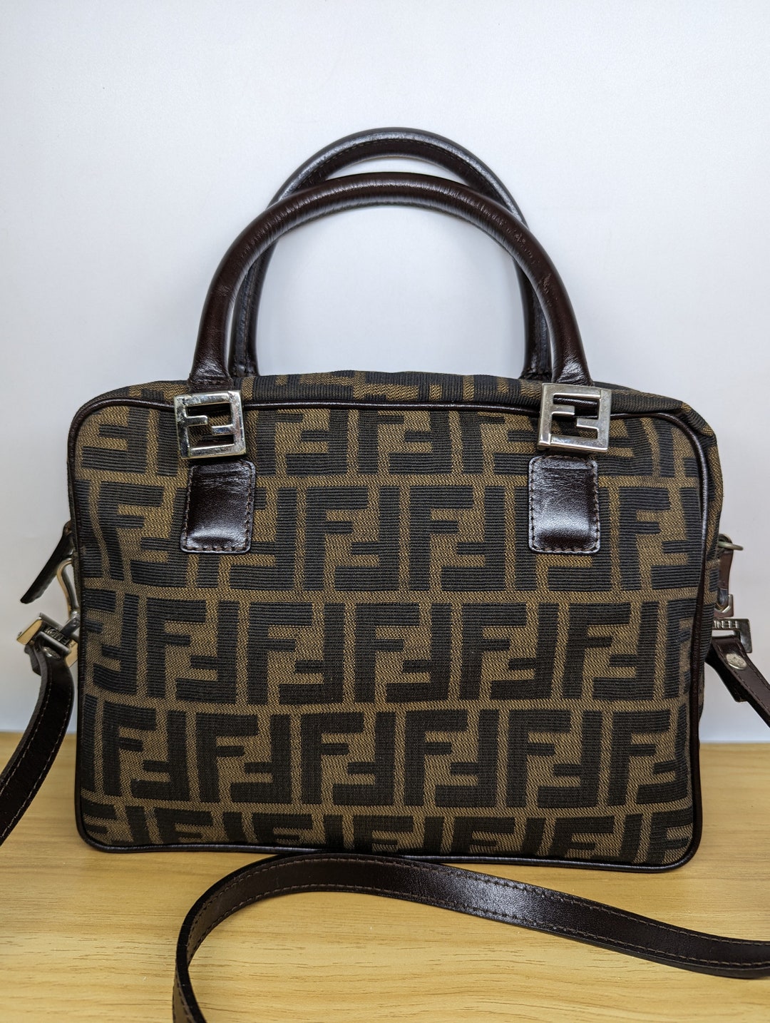 Borsa vintage FENDI Zucca, dimensioni 25 x 20 Italia