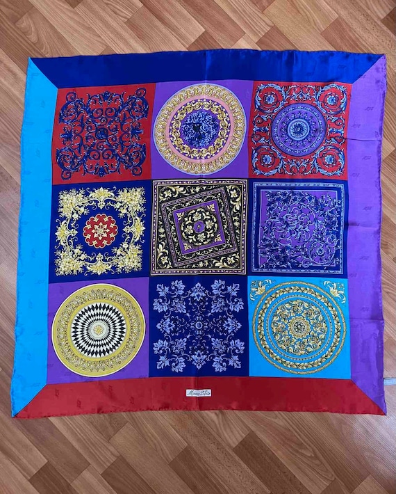MARINA D ESTE シルクスカーフ、イタリア製、サイズ 88 x 89 cm