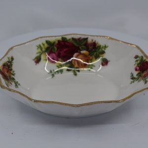 Royal Albert Old Country Roses bonbon dish / cookie dish vintage 1962 England Bone China