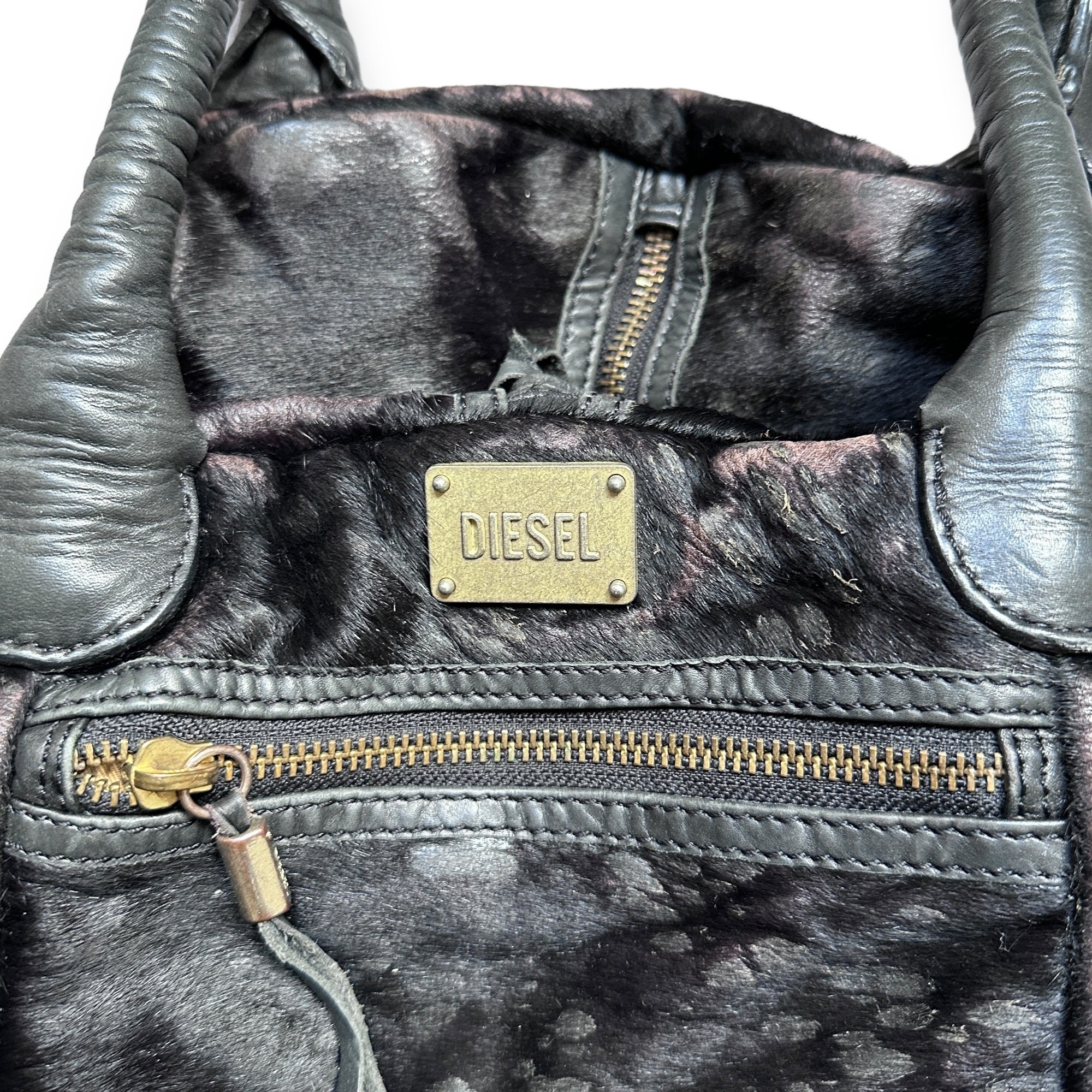 DIESEL 2000s Vintage Extremely Rare Fur Round Shoulder Bag DIESEL 2000s Vintage Extremely Rare Fur Round Shoulder Bag