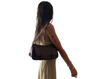 US Steuerfrei | VALENTINO Vintage 2000s y2k braune Leder Baguettetasche mit Logo auf Trageriemen | Rave Cyber Grunge 00s 2000s 1990s minimal