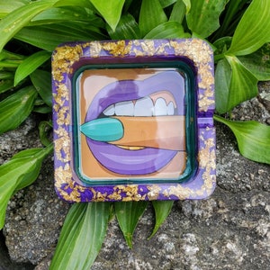 Sexy Finger Bite Ashtray