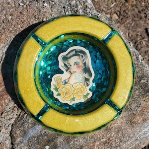 Round Traditional Pin Up Girl Ashtray