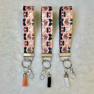 Braccialetto con fiocchi rosa e fantasmi / portachiavi in similpelle