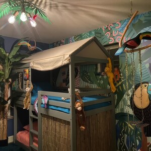 Carta da parati tropicale per bambini / Stupendo murale della giungla acquerello per bambini con bradipo, serpente, leopardo e tucano