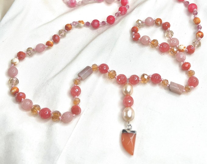 Semi-precious stone necklace with freshwater pearl "LUCKY TOOTH" 52 cm