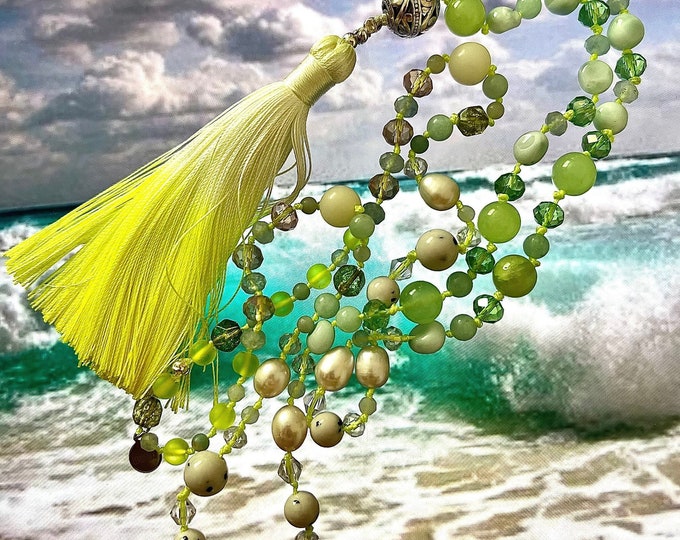 Semi-precious stone necklace freshwater pearls "LIME WAVE" 60 cm