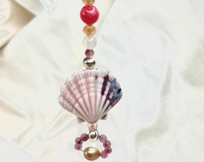 Necklace with semi-precious stone & ceramic shell pendant Binding chain "GLOW at the SEA"