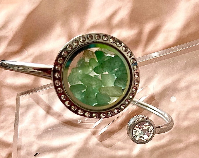 Green Aventurine bangle, stainless steel bracelet with floating semi-precious stones. Magnetic window closure…• Green World •