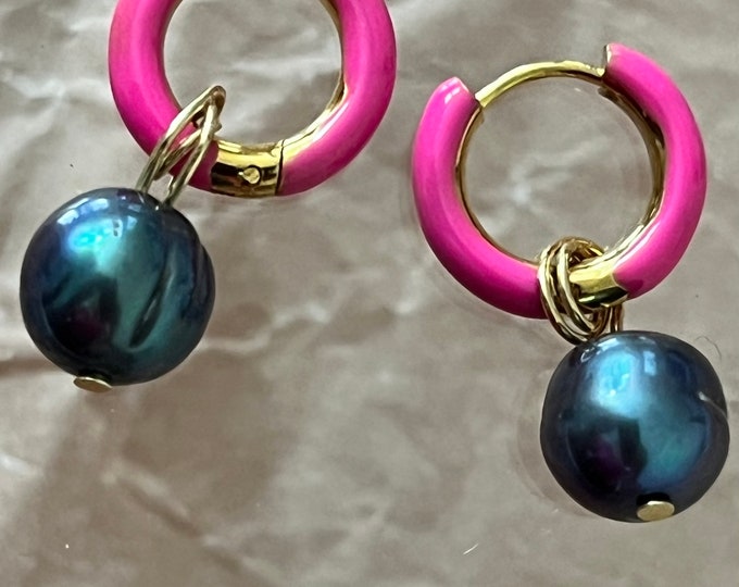 Earrings, freshwater pearls… • Black Ocean •