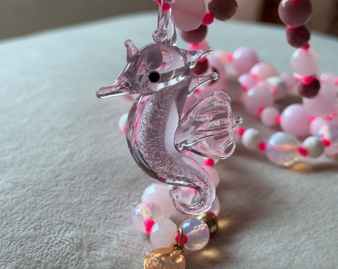 Pearl necklace, glass pendant, seahorse