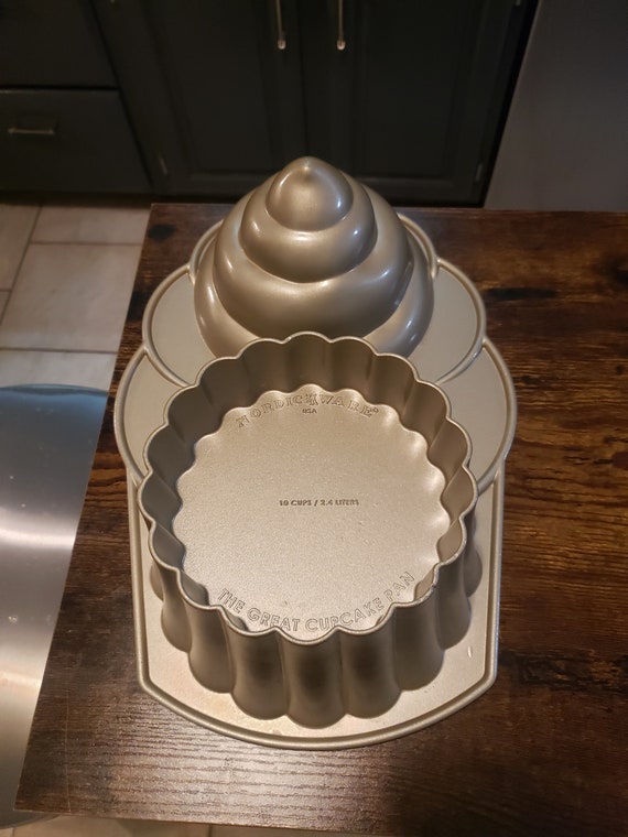 Nordic Ware BIG Cupcake Pan