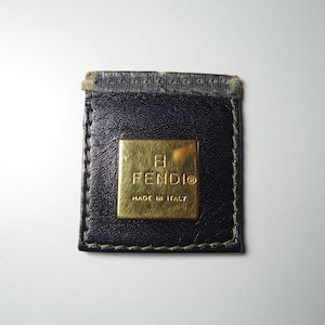 Etiqueta de repuesto de cuero y metal para coser de Fendi vintage