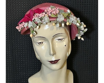 Sombrero/gorra/medio sombrero vintage, tocado, flores de sombrerería, paja rosa - década de 1950