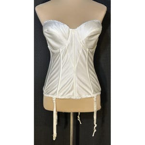 Carnival 424 Weißes, trägerloses Korsett-Bustier mit Bügeln, Stäbchen und Spitze, Größe 40C