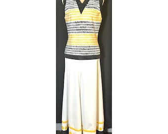 Conjunto vintage de los años 70: pantalones acampanados con estampado de elefantes, 20 pulgadas y top. Estilo retro geométrico y moderno.