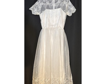 Vintage 1950s Wedding Gown White Lace & Satin Overlay A Line Full Skirt