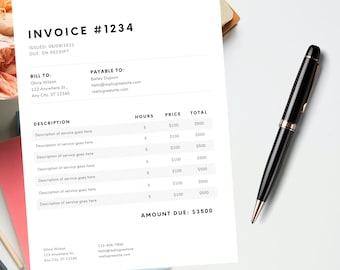 Könnte beinhalten: Ein weißes Rechnungsformular mit der Überschrift Invoice #1234 und schwarzem Text, der Rechnungsdaten, Leistungsbeschreibungen, Stunden, Preise und einen Gesamtbetrag von 3500 $ auflistet, ergänzt durch einen schwarzen Kugelschreiber auf der rechten Seite.