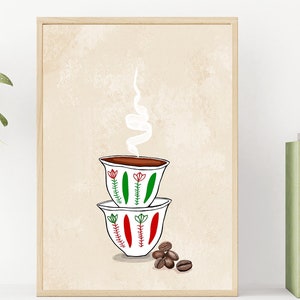 Op de afbeelding: Een ingelijste illustratie van twee gestapelde traditionele Jemenitische koffiekopjes met een decoratief bloemenpatroon in rood, groen en wit. De kopjes zijn gevuld met koffie en er stijgt stoom op uit het bovenste kopje. Er liggen ook een paar koffiebonen op de tafel.