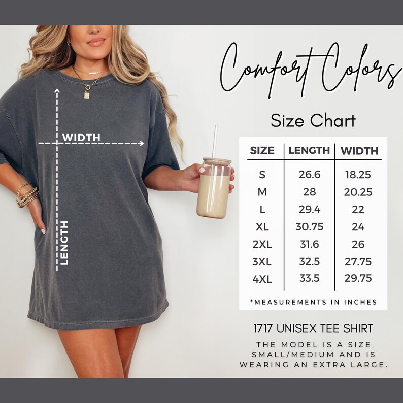Puede incluir: Una camiseta gris carb&oacute;n de manga corta con una tabla de tallas Comfort Colors. La tabla enumera las tallas de la S a la 4XL con las medidas de largo y ancho en pulgadas. El texto 1717 UNISEX TEE SHIRT aparece en la parte inferior.