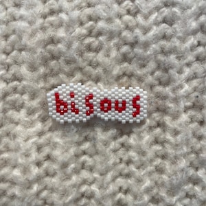 Hand-woven pearl &quot;kisses&quot; message brooch