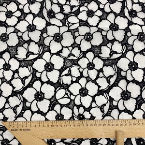 Svarta flockblommor broderade organza - Nättyg som metervara - Sömnadsmaterial för klänningar - Polyesterklädseltyg - SS230629-EMB11 bild 9