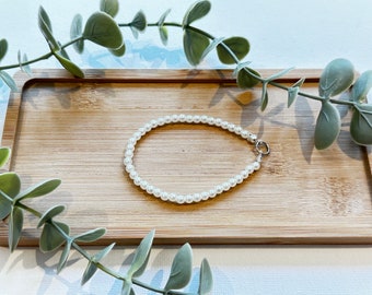 Stretchy pearl beaded bracelet