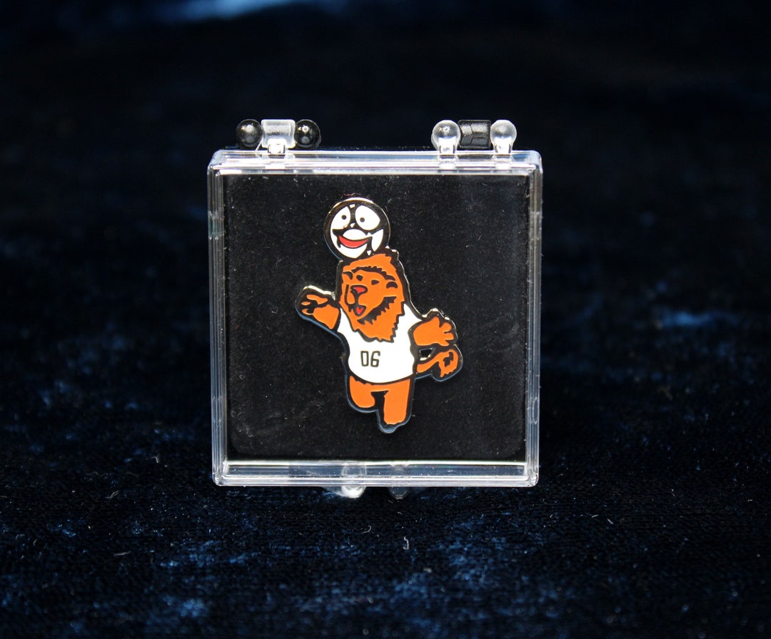 Pin’s Officiel Coupe Du Monde FIFA 2006 – Allemagne – Collection Souvenir Football