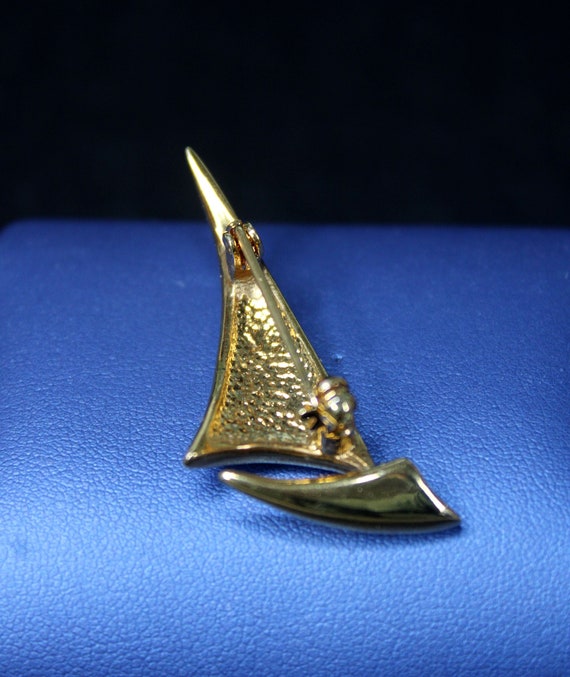 Vintage Sail Boat Brooch Gold Tone Metal with Whi… - image 5