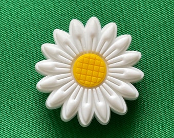 Small Daisy Shoe Charm