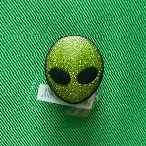 Alien head shoe charm