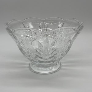 Vintage Royal Limited Scalloped Crystal Tulip Bowl Czech Republic 7” Diameter