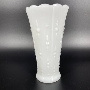 Anchor Hocking Teardrop Milk Glass Vase. Milk Glass Vase, Teardrop vase, anchor hocking vase, white vase