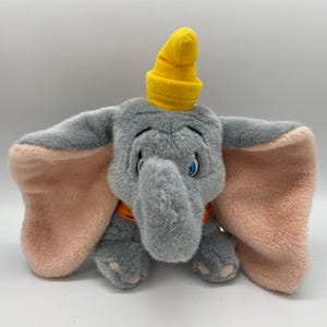 Vtg Disney Store Dumbo the Flying Elephant 9&quot; Plush Yellow Hat Stuffed Animal