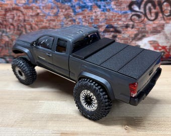 FCX24 Toyota Tacoma - Caja de herramientas y cubierta de lona