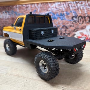 FCX18 Chevy Flat Bed and Sliders