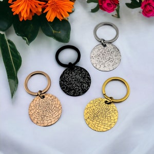 Aangepaste sleutelhanger sterrenkaart | Gegraveerde gepersonaliseerde Night Sky-sleutelhanger | Sterrenkaart op datum | Verjaardagscadeau voor hem